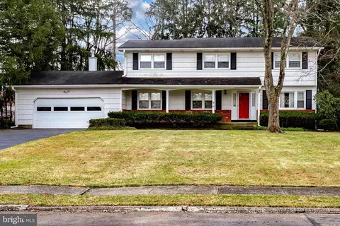 49 Rockleigh Dr, Ewing, NJ 08628