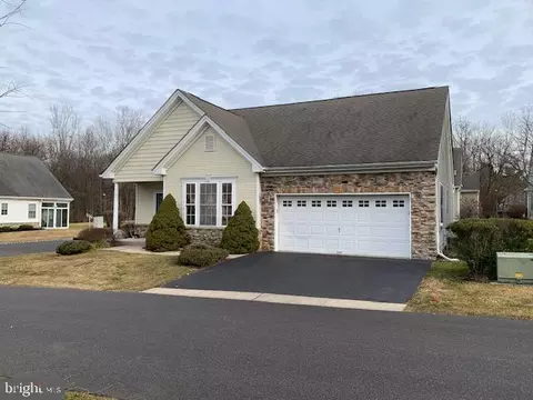 48 Goldfinch Dr, Trenton, NJ 08690