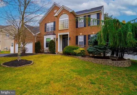 6 Stonehedge Dr, Hightstown, NJ 08520