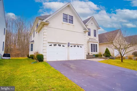 8 Juliet Ct, Princeton, NJ 08540