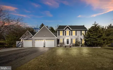 37 Hamton Ct E, Robbinsville, NJ 08691