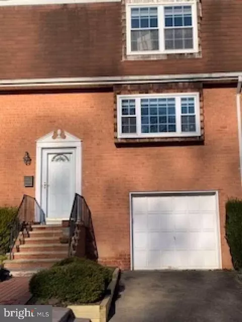 29 Featherbed Ct, Lawrenceville, NJ 08648