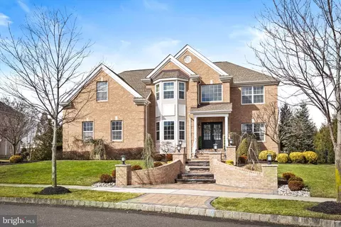 4 Opal Dr, Robbinsville, NJ 08691