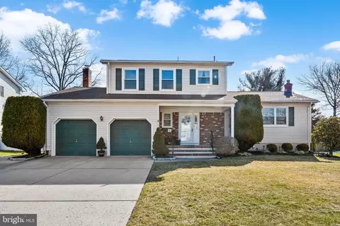 8 Moro Dr, Hamilton, NJ 08619