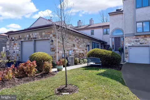 62 Woodmont Dr, Lawrenceville, NJ 08648