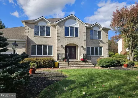 5 Glenbrook Ct, Lawrence Township, NJ 08648
