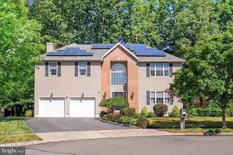 11 Polonia Ave, Lawrence, NJ 08648