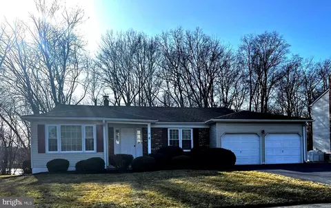 38 Colleen Cir, Trenton, NJ 08638