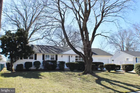 27 Cranbrook, Hamilton, NJ 08690