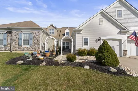 28 Dove Ct, Hamilton, NJ 08690