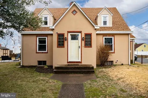 375 Jencohallo Ave, Hamilton, NJ 08619