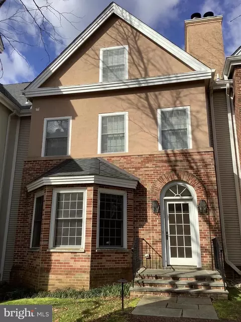 32 Governors Ln, Princeton, NJ 08540