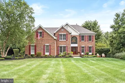 2 Canterbury Dr, Robbinsville, NJ 08691