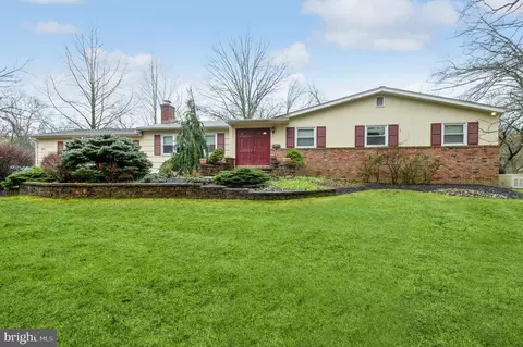 47 Meadowbrook Dr, Princeton, NJ 08540