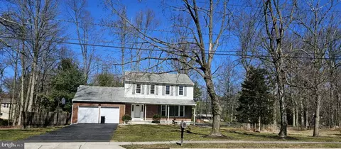 20 Brophy Dr, Trenton, NJ 08638