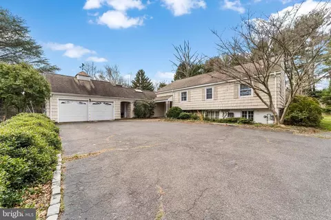 9 Garden Rd, Lawrenceville, NJ 08648