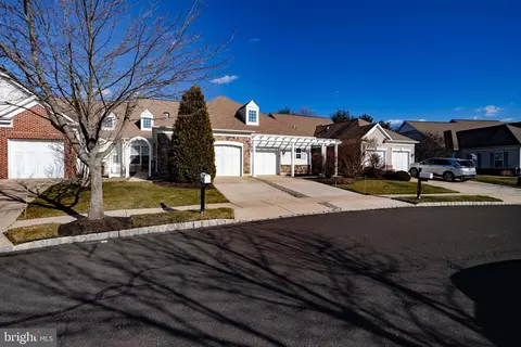 127 Sparrow Dr, Hamilton, NJ 08690