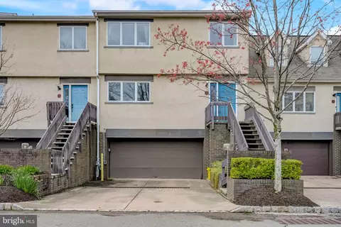 3 Exeter Ct, Princeton, NJ 08540