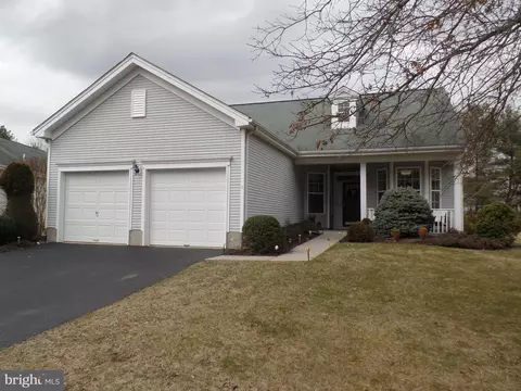 25 Temple Ct, Pennington, NJ 08534