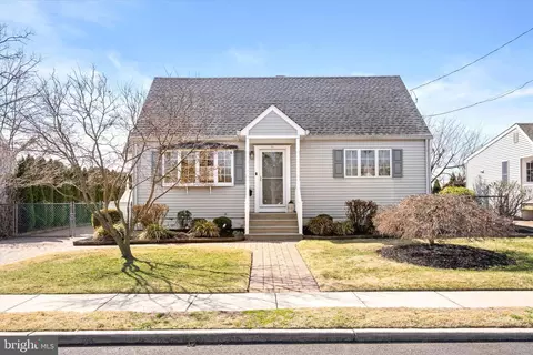 54 Kenwood Ter, Hamilton, NJ 08610