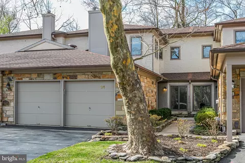 24 Woodmont Dr, Lawrence Township, NJ 08648