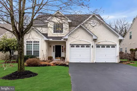43 Buckingham Dr, Pennington, NJ 08534