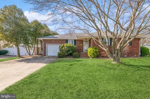 16 Ann Marie Dr, Hamilton, NJ 08610