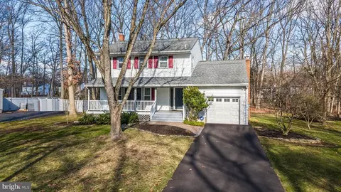 19 Jeffrey Ln, Hightstown, NJ 08520