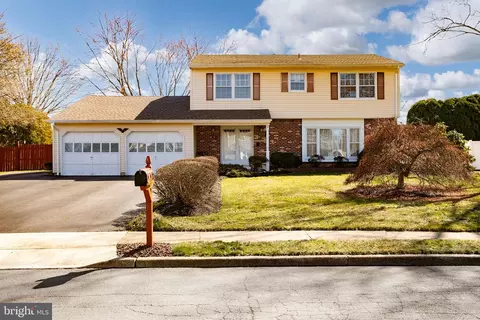 13 Valerie Ln, Hamilton, NJ 08690