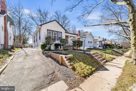 9 Thurston Ave, Ewing, NJ 08618