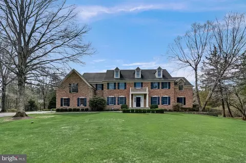 6 Rustic Dr, Pennington, NJ 08534