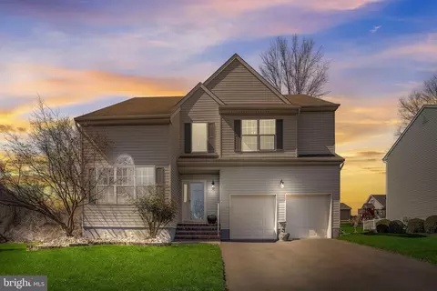 25 Sundew Dr, Ewing, NJ 08638