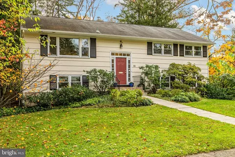 15 Robert Rd, Princeton, NJ 08540
