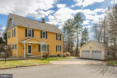 3 Pierson Pl, Hopewell, NJ 08525