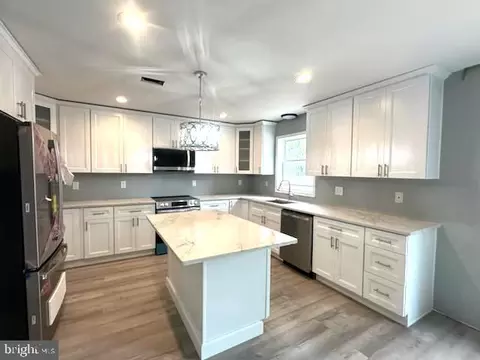 Kitchen - 233 Robbins Ave, Ewing, NJ 08638 photo 4 of 7