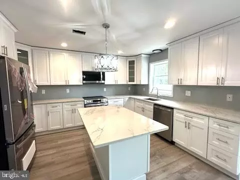 Kitchen - 233 Robbins Ave, Ewing, NJ 08638 photo 5 of 7