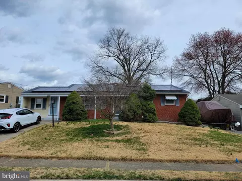 13 Black Pine Dr, Hamilton, NJ 08610