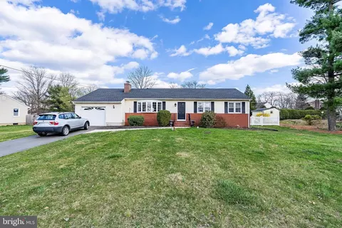 115 Ingleside Ave, Pennington, NJ 08534