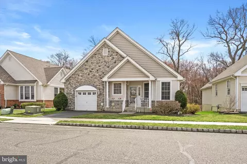 35 Bear Meade Dr, Hamilton, NJ 08691