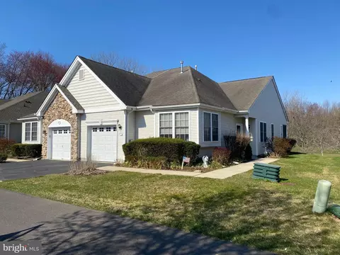 275 Meadowlark Dr, Hamilton, NJ 08690