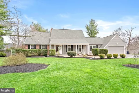 22 Abey Dr, Pennington, NJ 08534