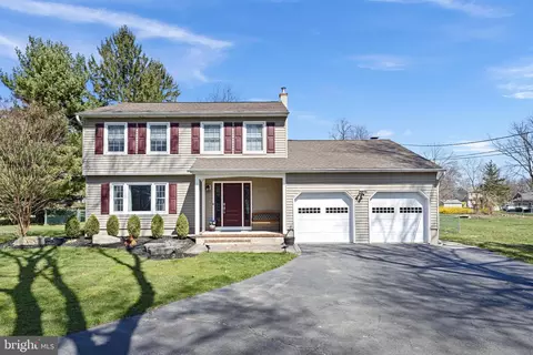 11 Crest Ave, Pennington, NJ 08534