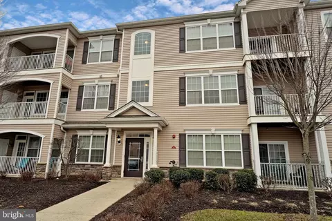 330 Timberlake Dr, Ewing, NJ 08618