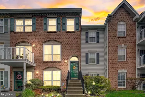 3 Versailles Ct, Hamilton, NJ 08619
