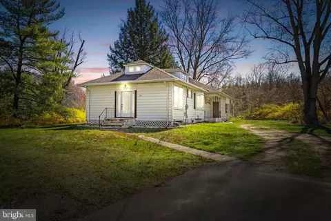 304 Sharon Rd, Robbinsville, NJ 08691