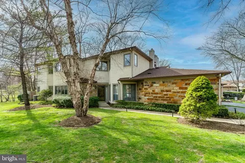 22 Woodmont Dr, Lawrence Township, NJ 08648
