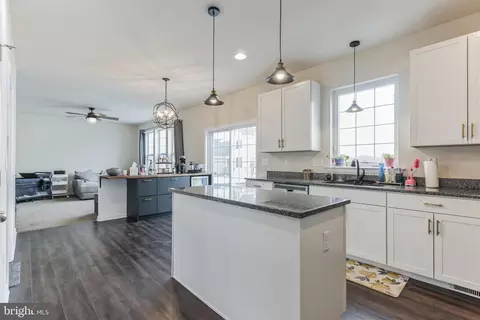 Kitchen - 45 Stoneham Rd, Trenton, NJ 08638 photo 3 of 4