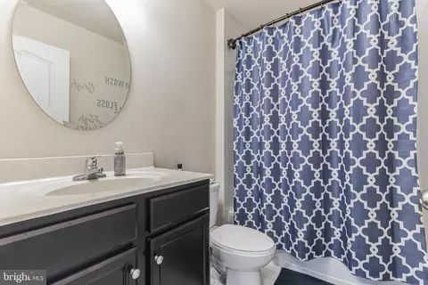 Bath - 45 Stoneham Rd, Trenton, NJ 08638 photo 2 of 3