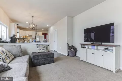 Living - 45 Stoneham Rd, Trenton, NJ 08638 photo 2 of 6