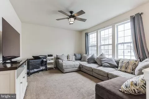 Living - 45 Stoneham Rd, Trenton, NJ 08638 photo 3 of 6